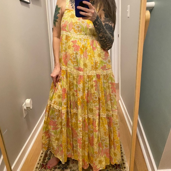 Gorgeous Sundress - Picture 2 of 5